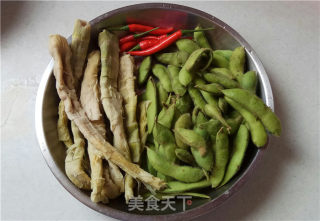 扁尖烧毛豆的做法步骤：1