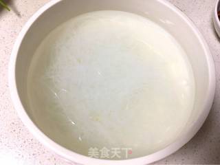 干辣椒菠菜炒粉丝的做法步骤：1
