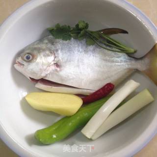 清蒸昌鱼????????的做法步骤：1
