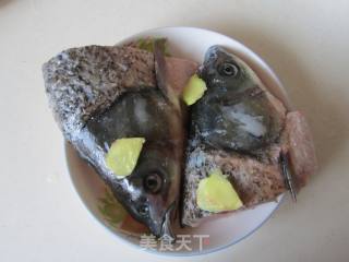 鱼头豆腐煲的做法步骤：2