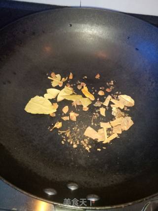卤狗腿子的做法步骤：2