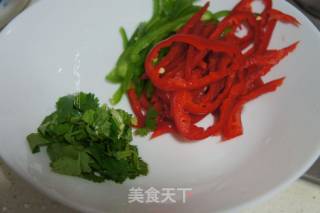 黄咖喱兔肉丝面的做法步骤：4