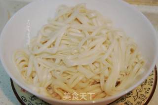 黄咖喱兔肉丝面的做法步骤：6