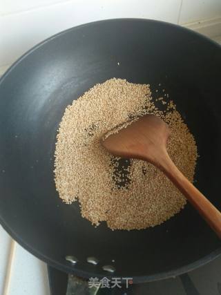 芝麻核桃盐的做法步骤：1