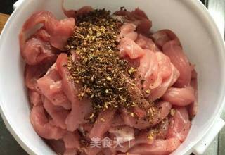 家常小酥肉的做法步骤：1
