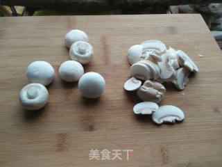 肉片口蘑白菜片的做法步骤：3
