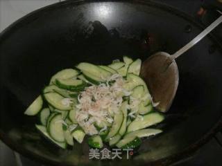 黄瓜炒虾皮的做法步骤：4