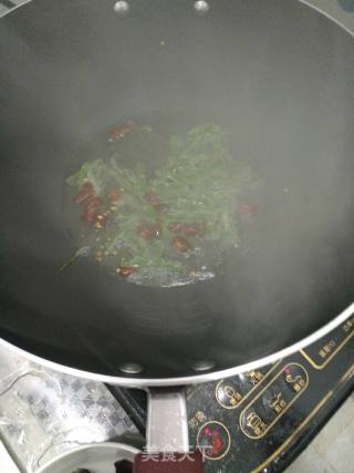 蒜苔炒木耳的做法步骤：3