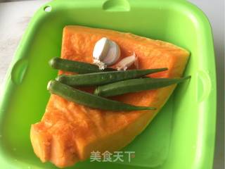 焖烧南瓜的做法步骤：1