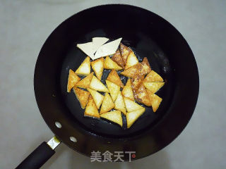 酱焖豆腐煲的做法步骤：4