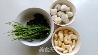 菱角鱼丸汤的做法步骤：1