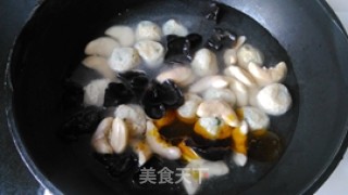 菱角鱼丸汤的做法步骤：7