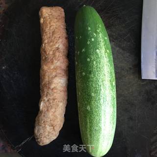 肉卷炒青瓜的做法步骤：1