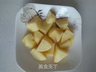 牛腩炖土豆西红柿的做法步骤：2