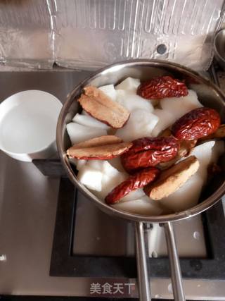 红枣雪梨热饮的做法步骤：2