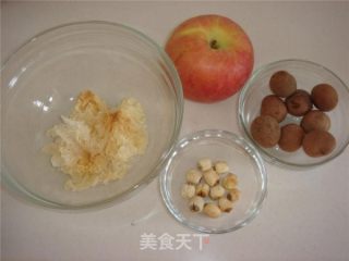 银耳莲子苹果羹的做法步骤：1