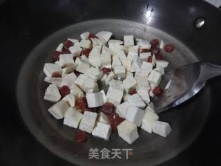腊肠焖香芋的做法步骤：3