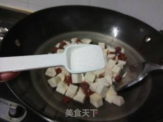 腊肠焖香芋的做法步骤：4
