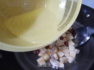 腊肠焖香芋的做法步骤：6