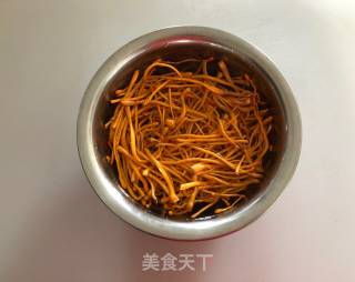 新版一锅出——西洋参虫草乌鸡汤+紫薯桃花馒头的做法步骤：7