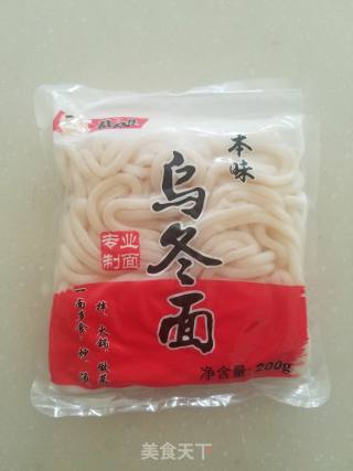 黑椒牛柳炒乌冬面的做法步骤：2