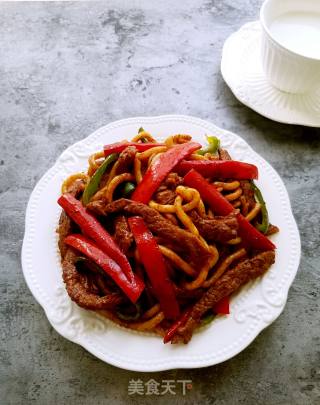 黑椒牛柳炒乌冬面的做法步骤：9