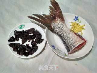 榄角蒸鱼尾的做法步骤：1