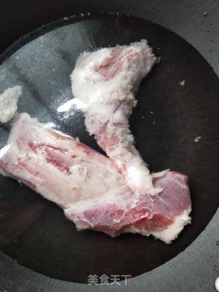 回锅肉的做法步骤：1