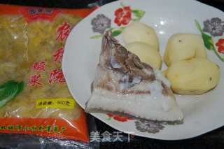 酸菜猪肉炖土豆的做法步骤：1