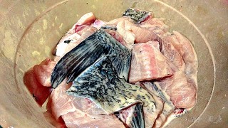 麻辣韭香豆花鱼的做法步骤：2
