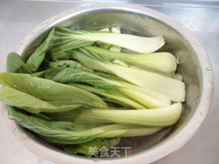洋葱炒油菜的做法步骤：1