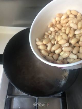 满满的胶原蛋白肉皮冻的做法步骤：6