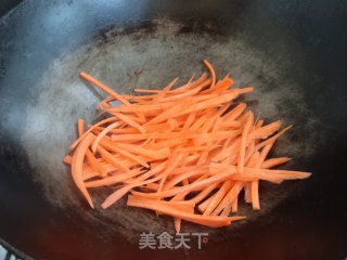 胡萝卜炒黑豆苗的做法步骤：4