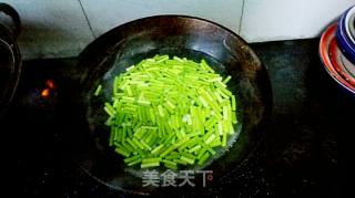蒜苔炒牛肉的做法步骤：3