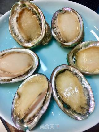 豉油王蒸鲍鱼的做法步骤：1