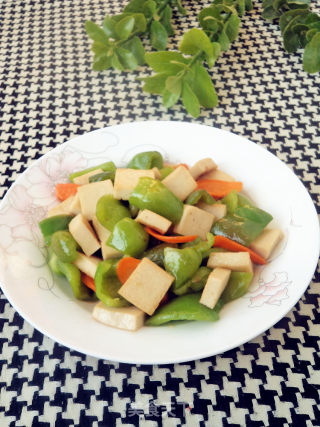 千页豆腐炒青椒的做法步骤：9