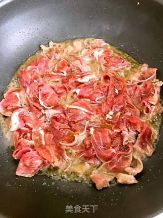 茄丁牛肉焖空心面的做法步骤：4