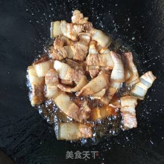 五花肉炒蒜苗的做法步骤：3