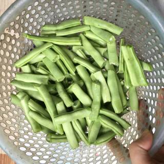 肉片炒四季豆的做法步骤：1