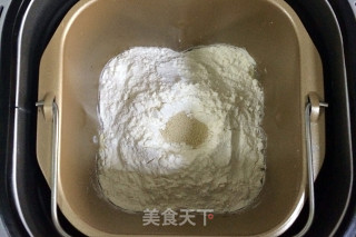 玉米香肠面包的做法步骤：1