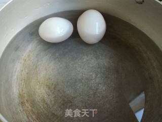咸鸭蛋炒南瓜的做法步骤：1