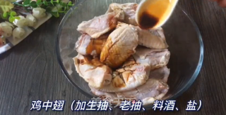 可乐鸡翅的做法步骤：1