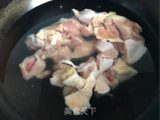 黄焖鸡米饭和香菇鸡腿饭的做法步骤：1