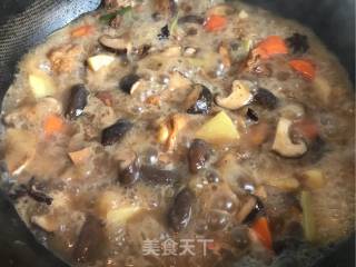 黄焖鸡米饭和香菇鸡腿饭的做法步骤：6
