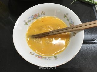 银鱼炒蛋的做法步骤：3