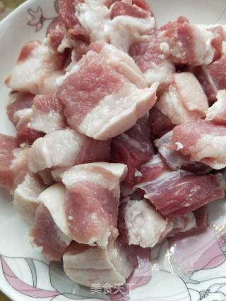 酸菜五花肉炖粉条的做法步骤：2