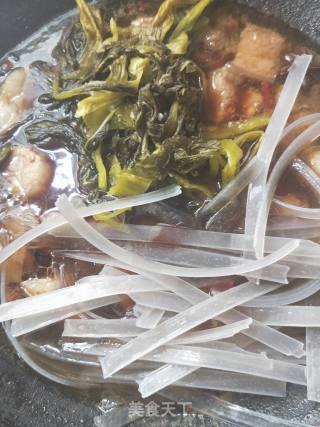 酸菜五花肉炖粉条的做法步骤：10