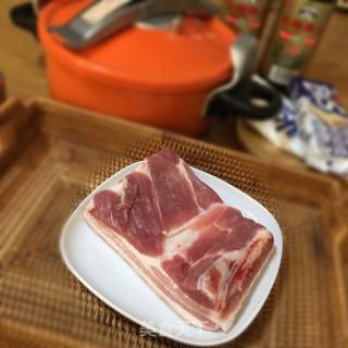 梅菜扣肉的做法步骤：1