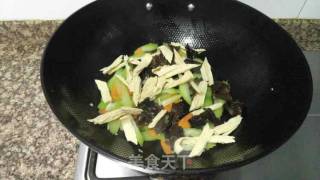 腐竹炒芹菜的做法步骤：7