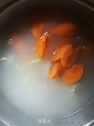 胡萝卜肉骨汤的做法步骤：5